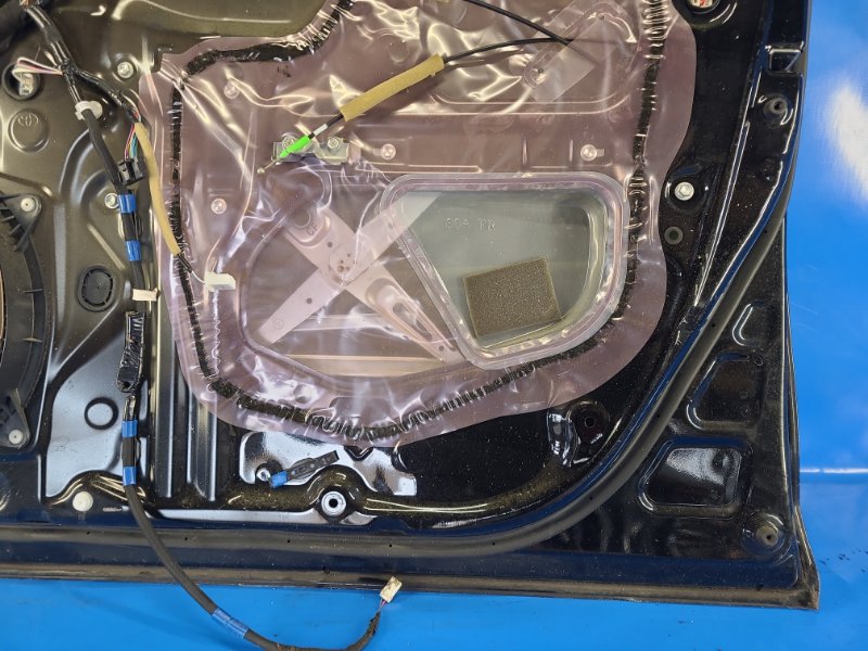 Дверь передняя правая PRIUS PLUS 11-14