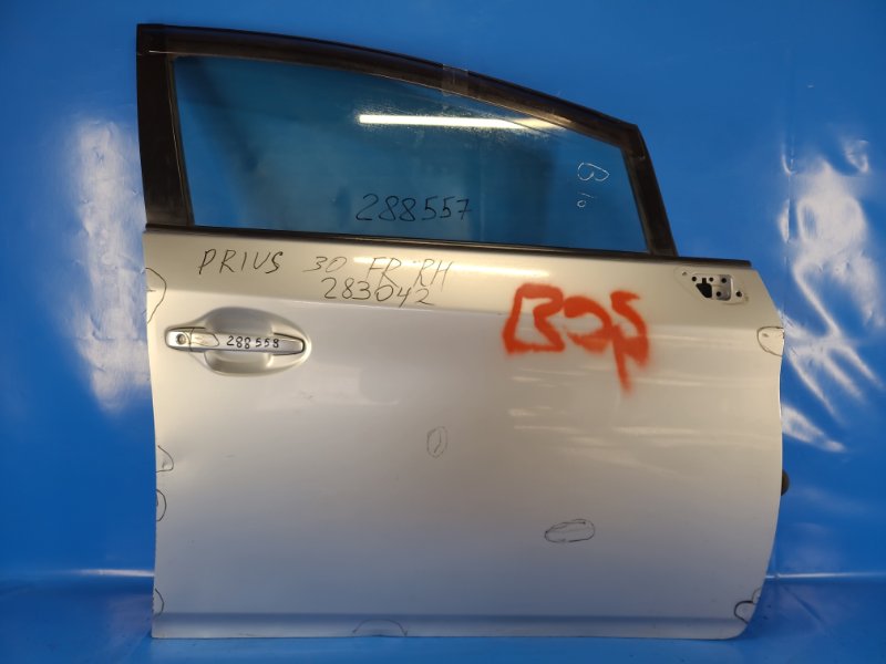 Запчасть дверь передняя правая TOYOTA PRIUS - 30 09-17 67001-47070 Б/У Дверь передняя правая TOYOTA PRIUS - 30 09-17 67001-47070 Б/У