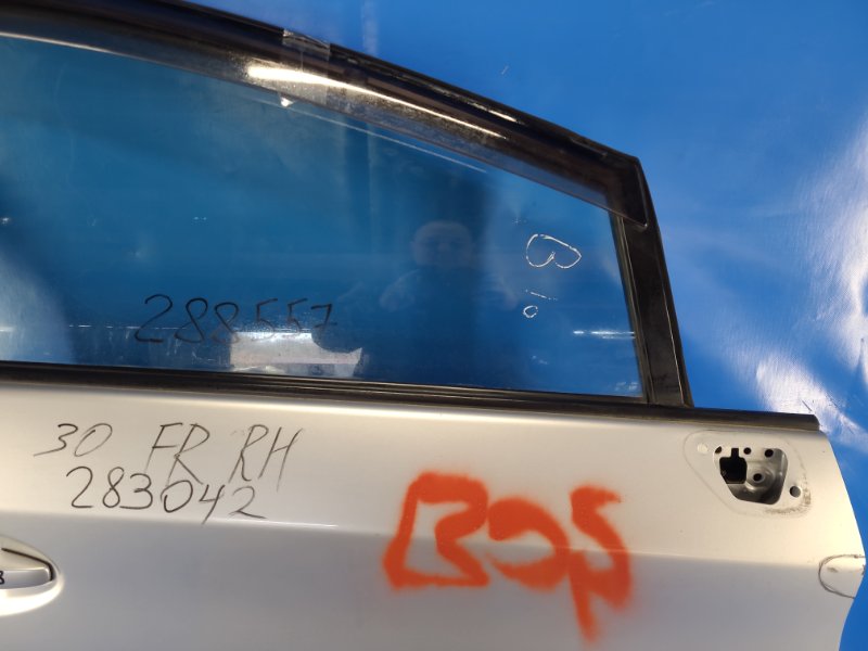 Дверь передняя правая PRIUS - 30 09-17 Дверь передняя правая PRIUS - 30 09-17