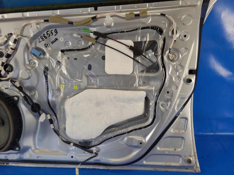 Дверь передняя правая PRIUS - 30 09-17 Дверь передняя правая PRIUS - 30 09-17