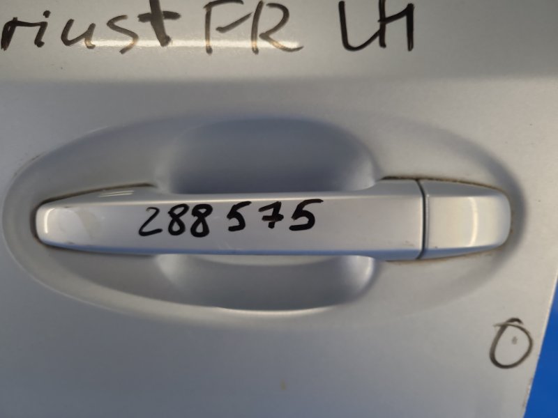 Запчасть ручка двери наружная передняя левая TOYOTA PRIUS PLUS 11-14 69210-74030-A0 Б/У Ручка двери наружная передняя левая TOYOTA PRIUS PLUS 11-14 69210-74030-A0 Б/У