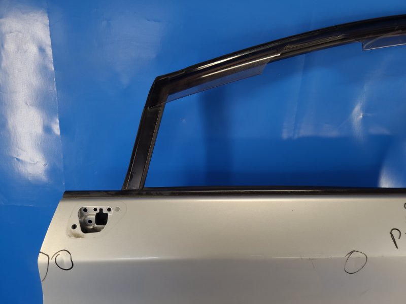 Дверь передняя левая PRIUS - 30 09-17