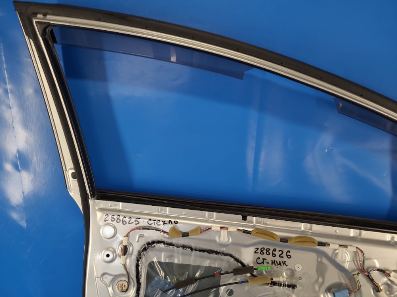 Дверь передняя левая PRIUS - 30 09-17