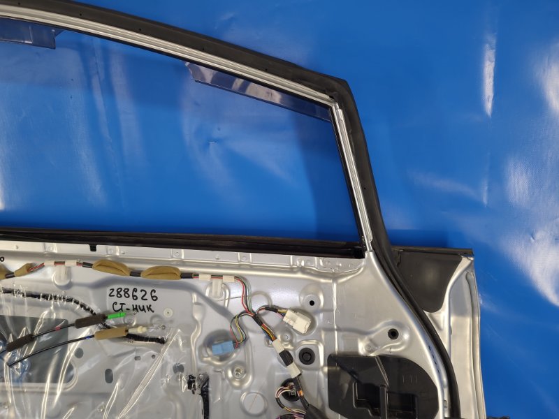 Дверь передняя левая PRIUS - 30 09-17