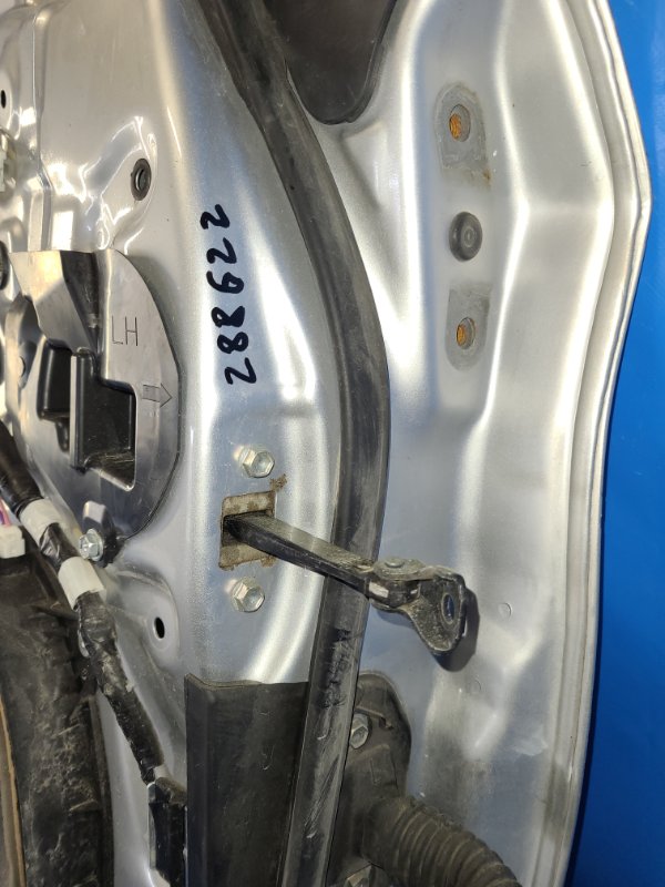 Ограничитель двери передний левый TOYOTA PRIUS - 30 09-17 68610-47021 Б/У