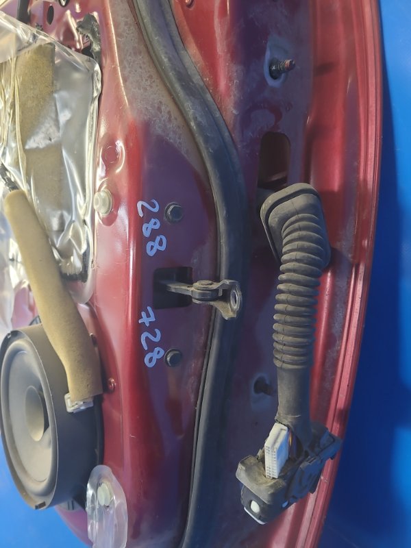 Ограничитель двери передний левый NISSAN LEAF 10-17 80431-3NA0A Б/У