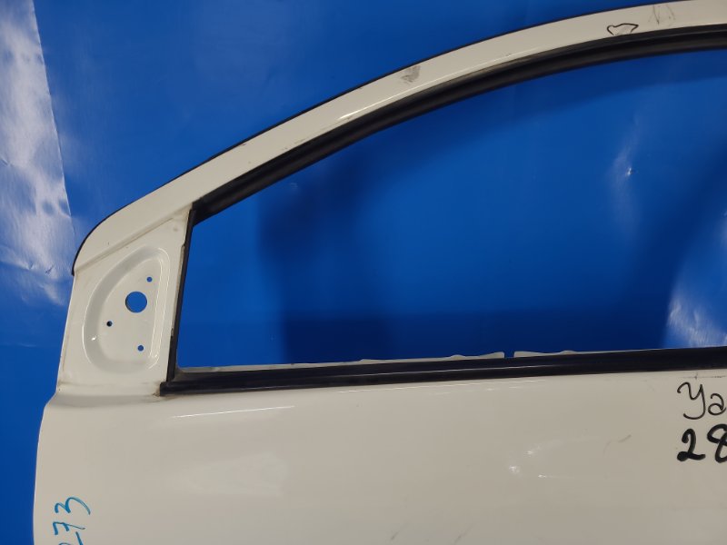 Дверь передняя левая YARIS 05–11