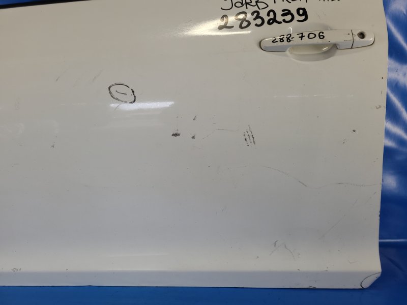 Дверь передняя левая YARIS 05–11