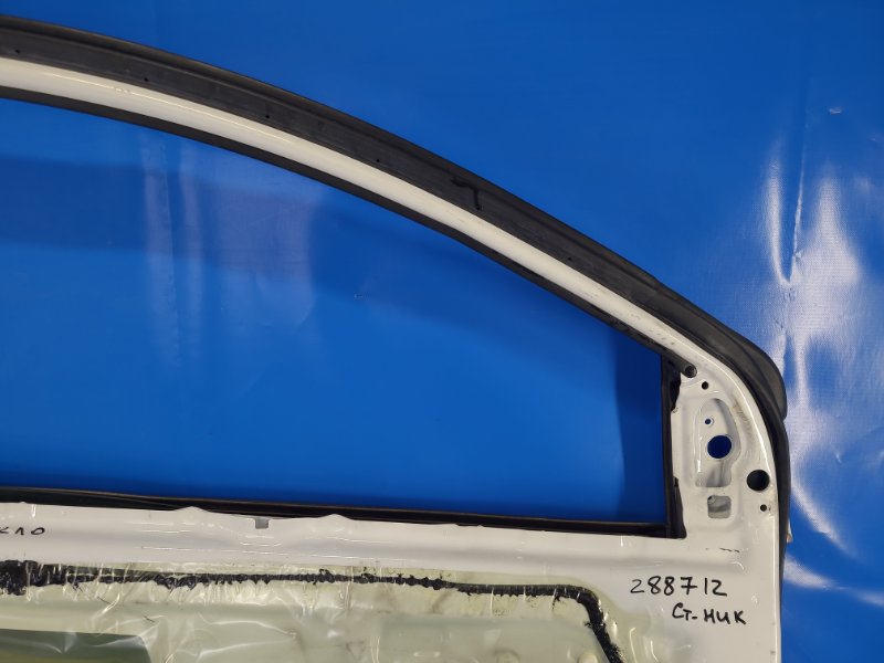 Дверь передняя левая YARIS 05–11