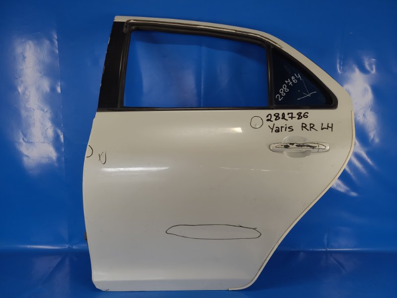 Дверь задняя левая TOYOTA YARIS 05–11 67004-52323 Б/У