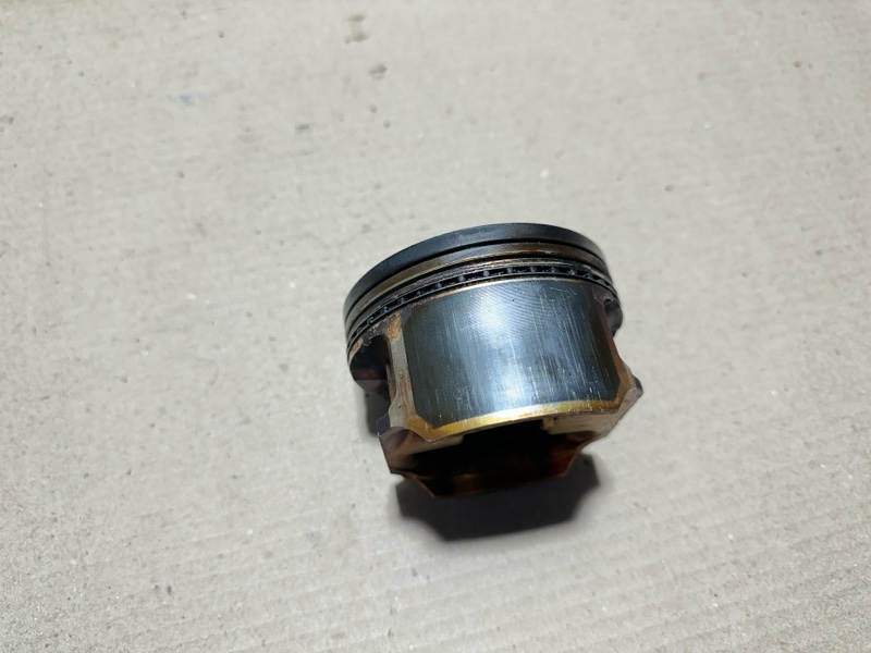 Поршень правый TOYOTA AVALON 99-05 3.0 1MZFE