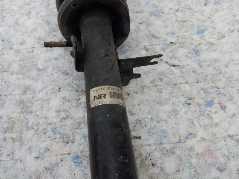 Амортизатор передний правый M35/M45 04-10