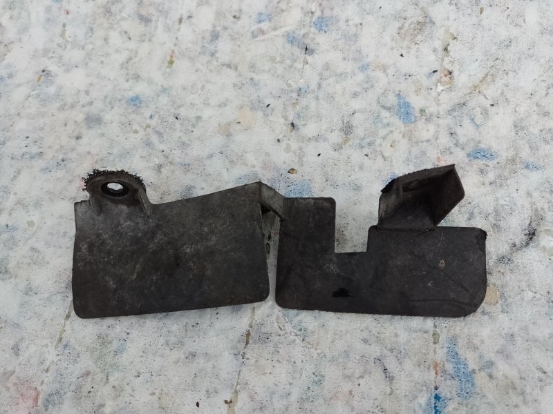 Брызговик задний левый M35/M45 04-10