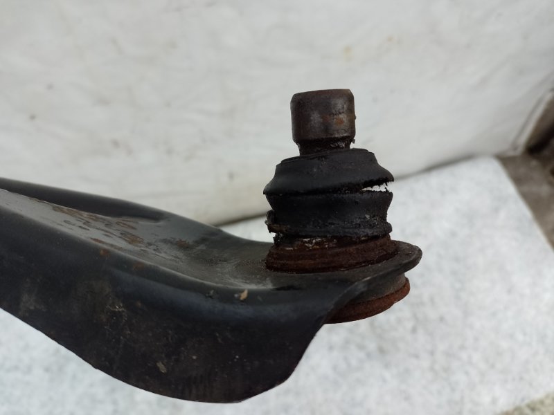 Рычаг передней подвески нижний правый NISSAN ROGUE 08-15