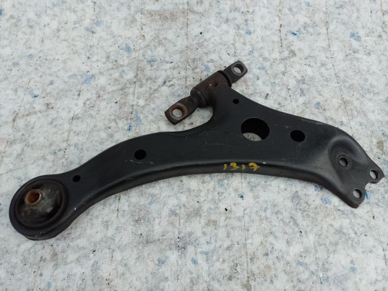 Рычаг передней подвески нижний правый TOYOTA CAMRY 40 06-11 2010 2.5 2ARFE 48068-06150 Б/У