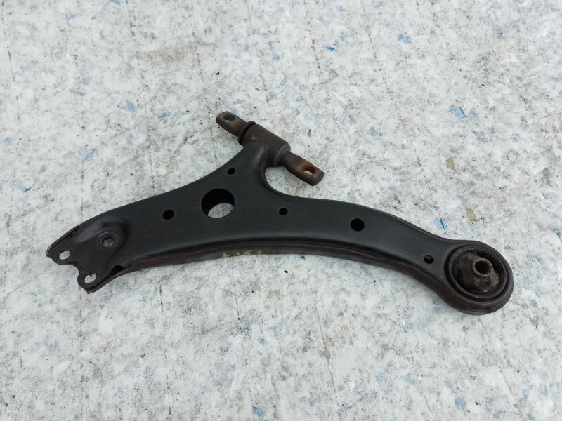 Рычаг передней подвески нижний правый CAMRY 40 06-11 2010 2.5 2ARFE