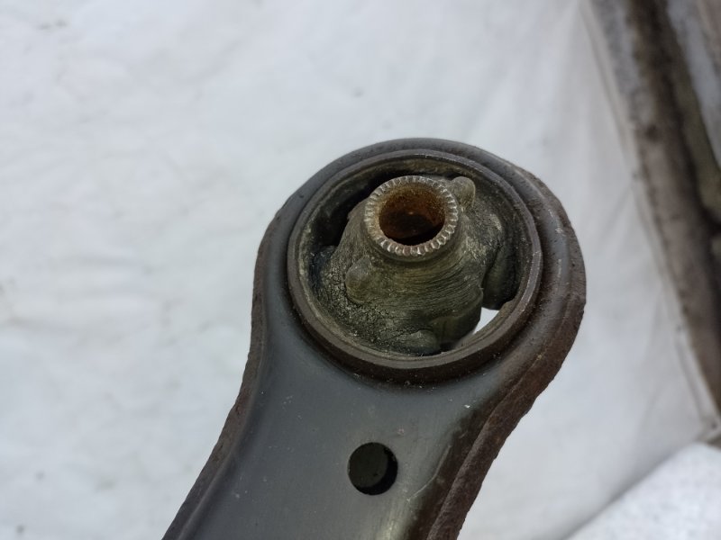 Рычаг передней подвески нижний правый CAMRY 40 06-11 2010 2.5 2ARFE