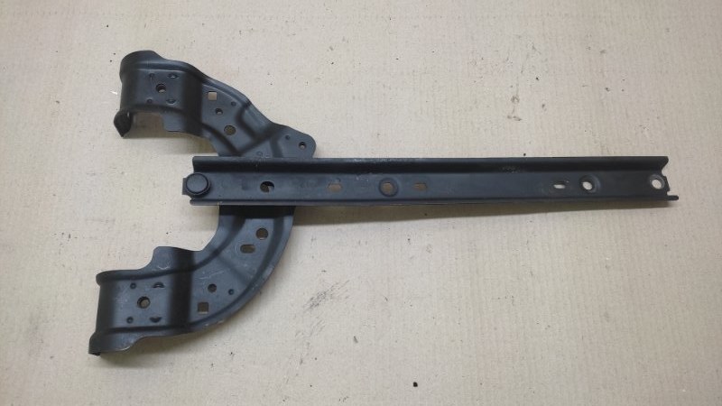 Кронштейн замка капота CT200 11-17 2013 1.8 2ZRFXE