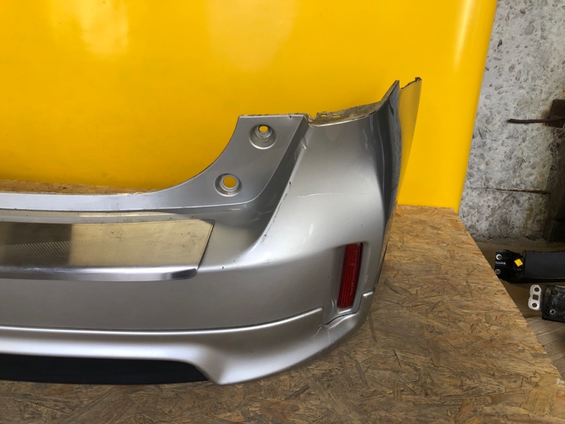 Бампер задний задний PRIUS PLUS 11-14