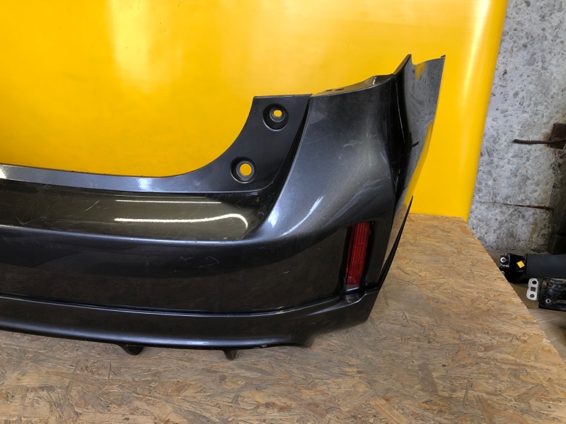 Бампер задний задний PRIUS PLUS 11-14