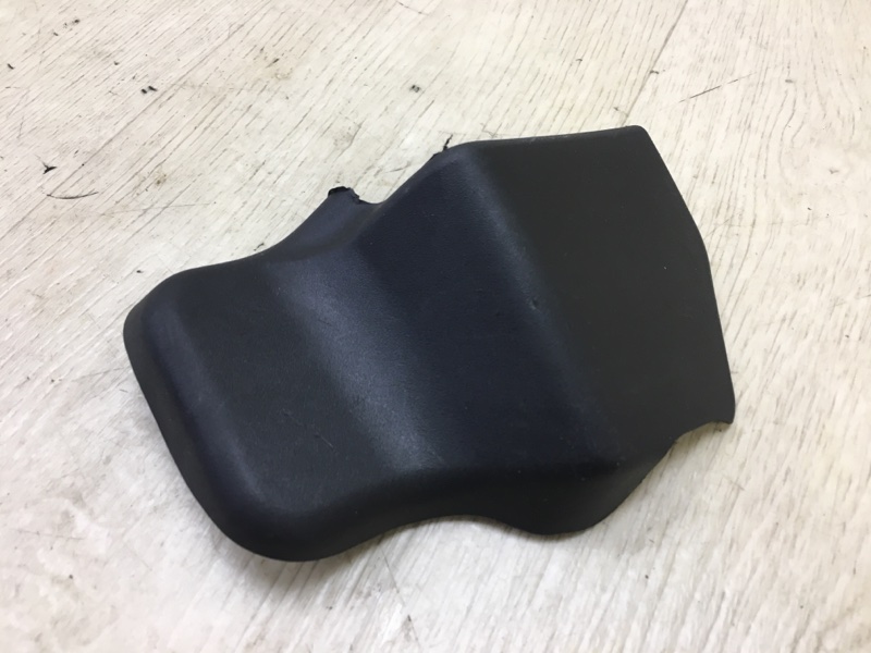 Заглушка крепления сиденья правая SUBARU FORESTER SG 02-07 SG 64115SA000 Б/У