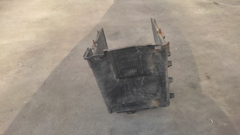 Короб аккумулятора 3 BK 03-08 2008 Хэтчбек 2.3 L3