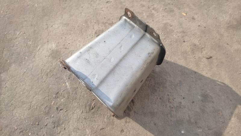 Кронштейн усилителя заднего бампера правый NISSAN VERSA B17 11-19 SEDAN 1.6 HR16DE