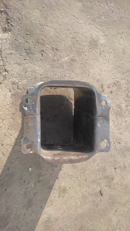 Кронштейн усилителя заднего бампера правый VERSA B17 11-19 2013 SEDAN 1.6 HR16DE