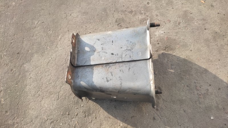 Кронштейн усилителя заднего бампера левый VERSA B17 11-19 2013 SEDAN 1.6 HR16DE