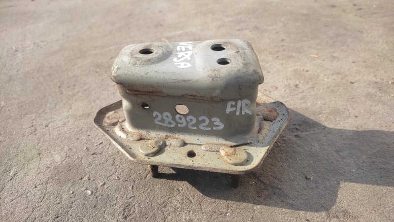 Кронштейн усилителя переднего бампера правый NISSAN VERSA B17 11-19 2013 SEDAN 1.6 HR16DE G5114-3BAMA Б/У