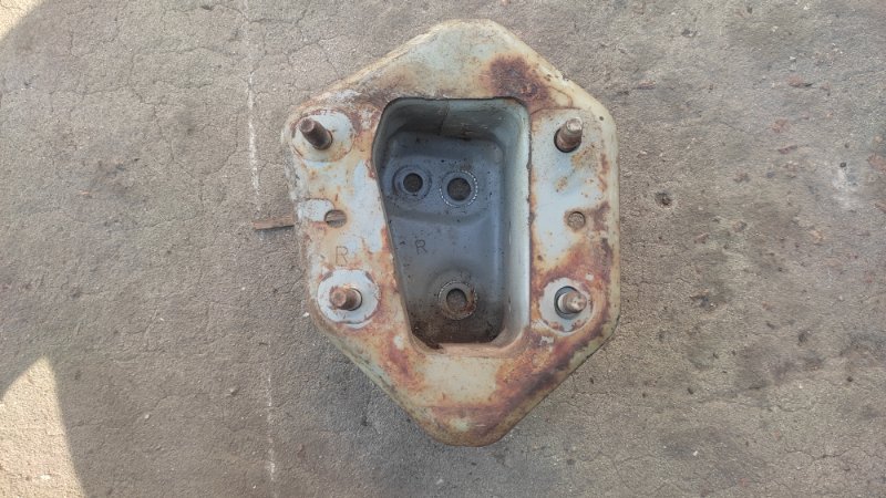 Кронштейн усилителя переднего бампера правый NISSAN VERSA B17 11-19 SEDAN 1.6 HR16DE