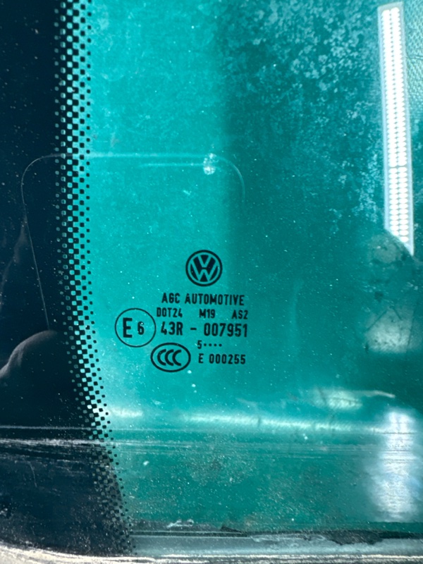 Стекло двери глухое заднее правое VOLKSWAGEN TIGUAN 08-17 2.0 CCTA