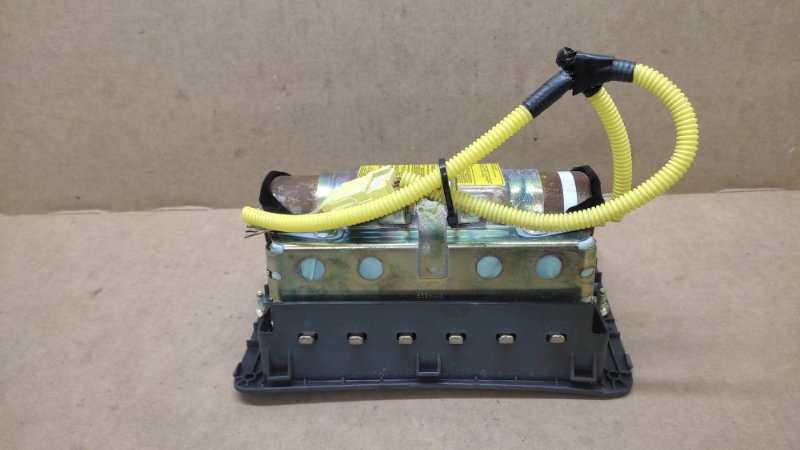 Подушка безопасности пассажира TOYOTA COROLLA 120 00-07 ZZE130L 1.8L 1ZZ-FE