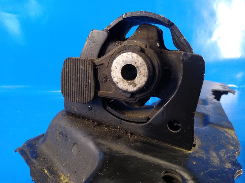Подушка АКПП TOYOTA COROLLA E16 13- 12361-0T170 Б/У