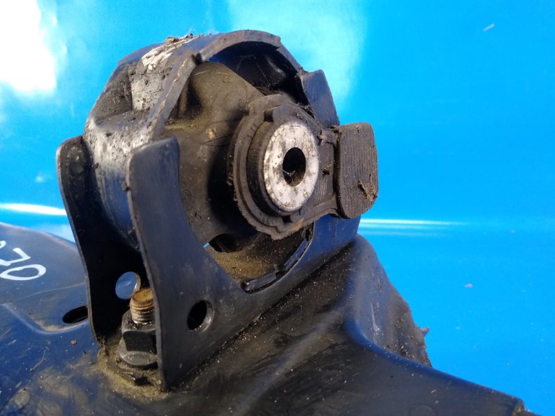 Подушка АКПП COROLLA E16 13-