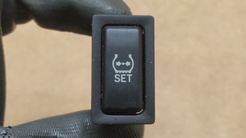 Кнопка TOYOTA COROLLA 120 00-07 2004 ZZE130L 1.8L 1ZZ-FE 84746-02010 Б/У