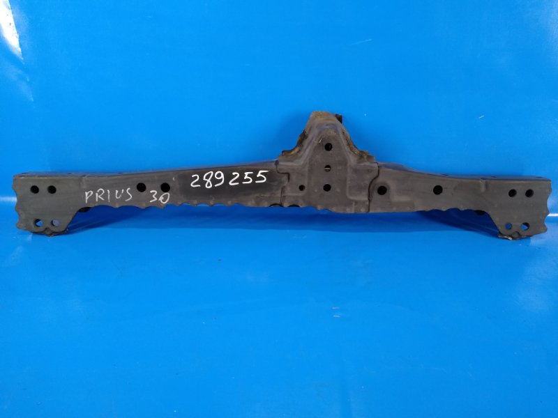 Запчасть балка под радиатор TOYOTA PRIUS - 30 09-17 57104-47020 Б/У Балка под радиатор TOYOTA PRIUS - 30 09-17 57104-47020 Б/У