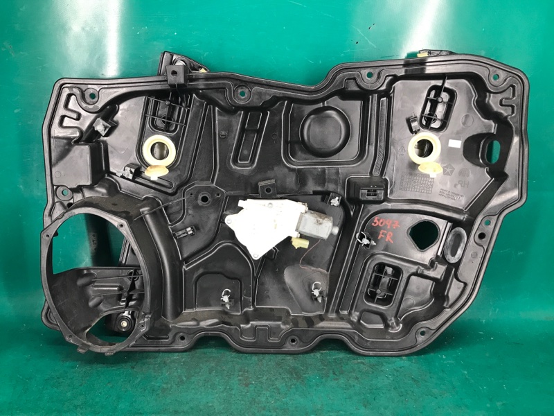 Стеклоподъемник передний правый DODGE DART 12-16 2015 2.4 ED6 68170372AA Б/У