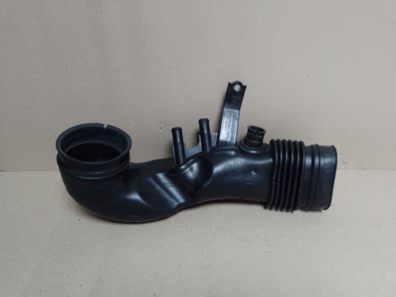 Патрубок воздушного фильтра LS460 06-12 4.6