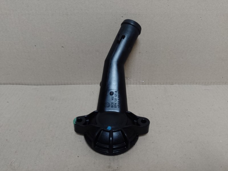 Фланец системы охлаждения VOLKSWAGEN PASSAT B7 11-15 2012 CBTA 2.5L 07К 121 121 B Б/У
