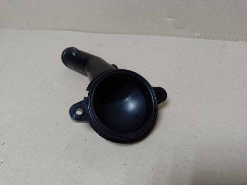 Фланец системы охлаждения PASSAT B7 11-15 2012 CBTA 2.5L