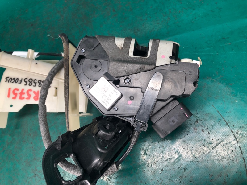 Замок двери передний правый FORD FOCUS 10-18 2.0