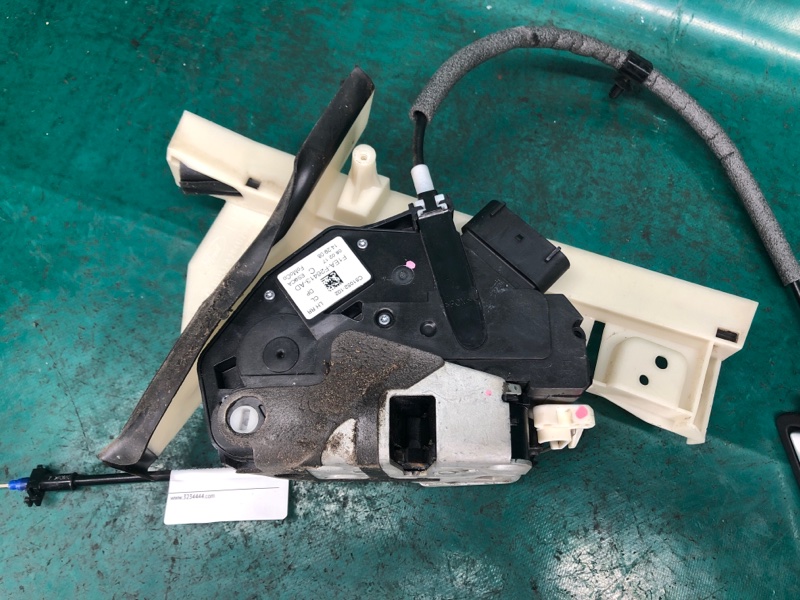 Замок двери задний левый FORD FOCUS 10-18 2.0