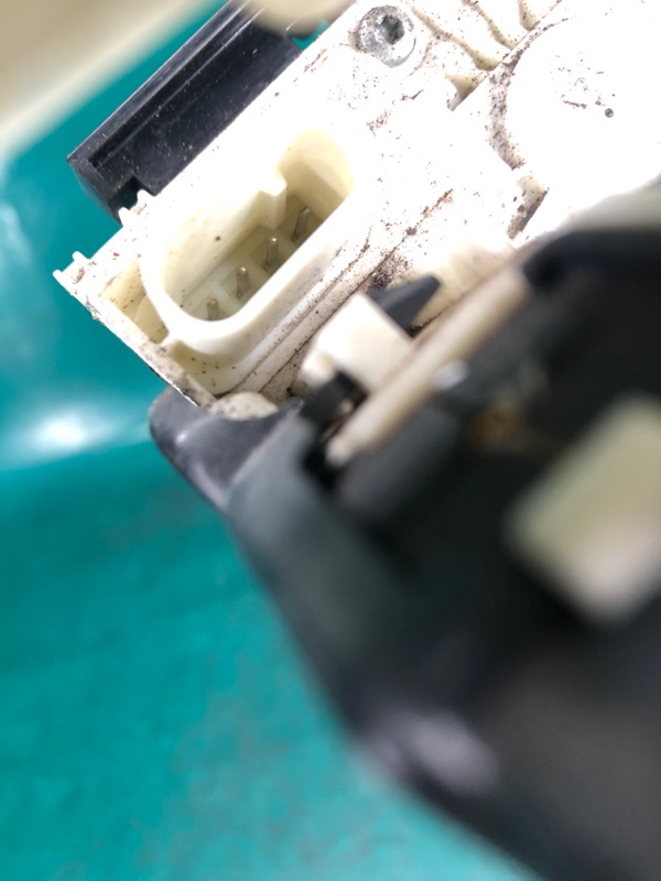 Замок двери задний левый DART 12-16 2015 2.4 ED6