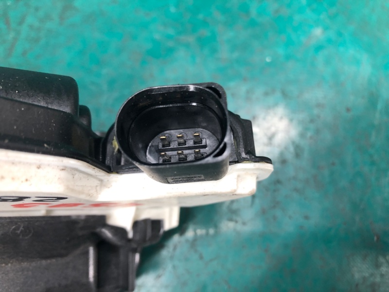 Замок двери задний левый TIGUAN 08-17 2016 2.0 CCTA