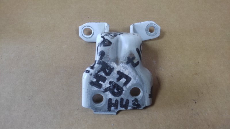 Петля двери нижняя передняя правая SUZUKI KIZASHI 09-14 2011 Седан 2.4 69320-63J00 Б/У