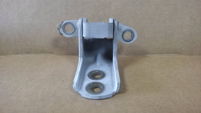 Петля двери нижняя передняя левая INFINITI M35/M45 04-10 80400-EG000 Б/У