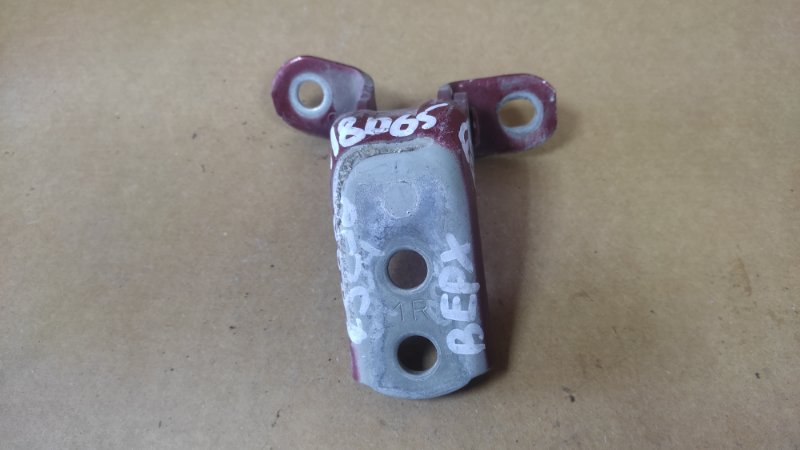 Петля двери верхняя передняя правая IS250/350 05-13 Петля двери верхняя передняя правая IS250/350 05-13