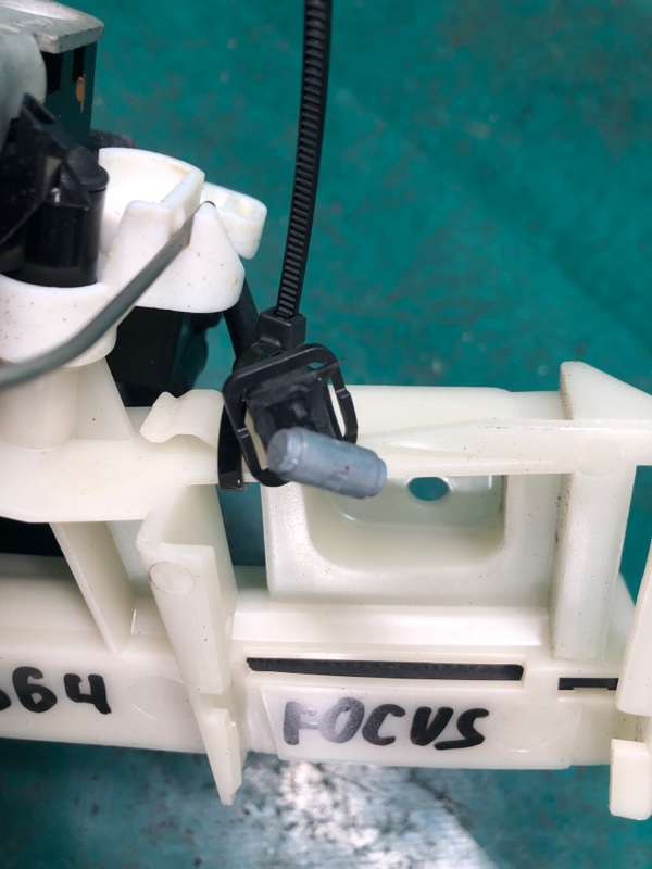 Замок двери задний левый FOCUS 10-18 2016 2.0