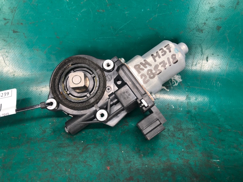 Моторчик стеклоподъемника передний правый INFINITI M25/M37/M56/Q70/M35H 10-16 2010 Седан 3.7 VQ37VHR 80730-1MA0A Б/У